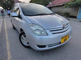 A picture of Toyota spacio ya kufugwa bado mpya gar inaviwango vya juu