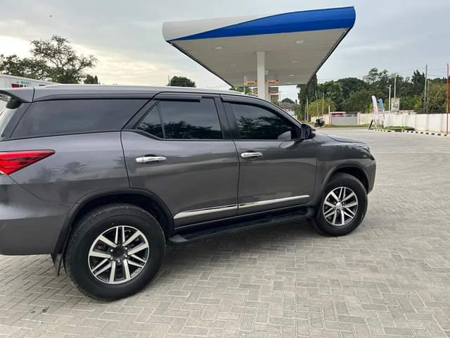 A picture of Toyota fortuner 2021