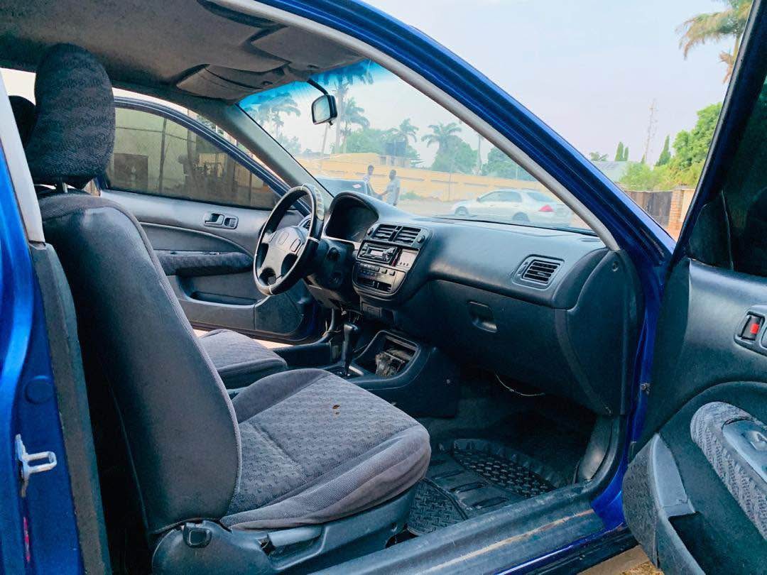 A picture of Honda Civic Automatic 2000