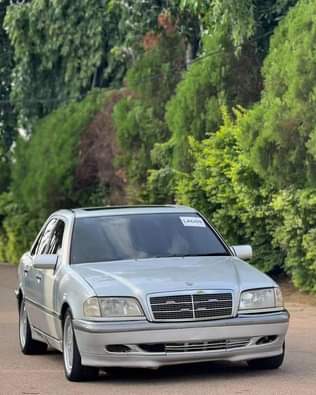 A picture of 2000 Mercedes Benz C280 Leather