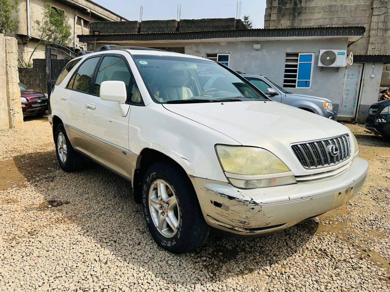 A picture of Lexus RX300