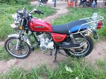 A picture of Pikipiki inauzwa ipo vizuli engene aijaguswa kabisa imetunzwa sana bei