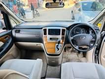 A picture of TOYOTA ALPHARD 2006 7