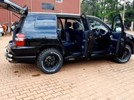 A picture of 2007 model Kluger 2.4cc