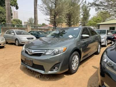 A picture of 2012 TOYOTA CAMRY