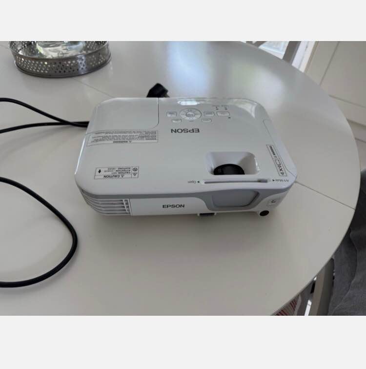 A picture of Uk used projector