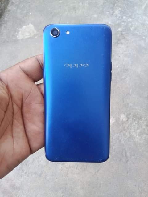A picture of OPPO A83