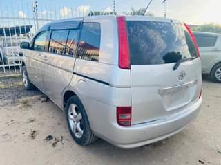 A picture of 2004 TOYOTA ISIS 0714058883 TOYOTA