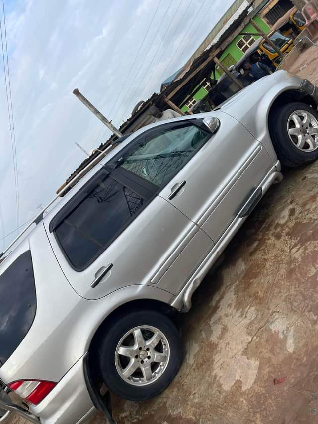 A picture of 2002 Mercedes Benz Ml