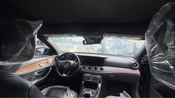 A picture of Mercedes Benz E300