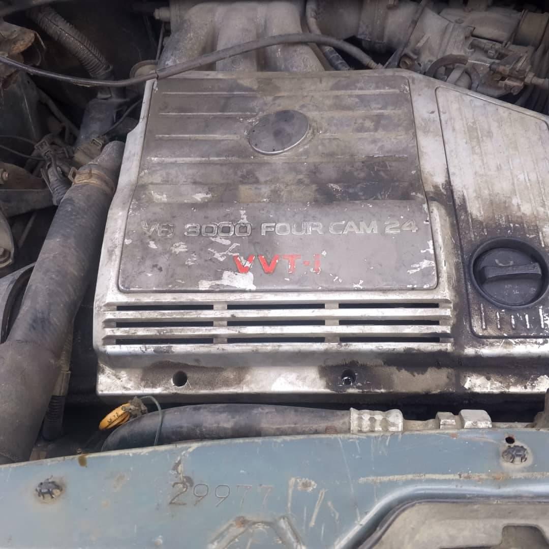 A picture of DEALERS DESIRE RX 300 LEXUS FOR SALE AC NEEDS GAS