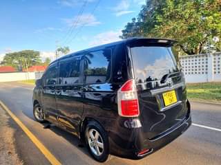 A picture of Toyota noah
