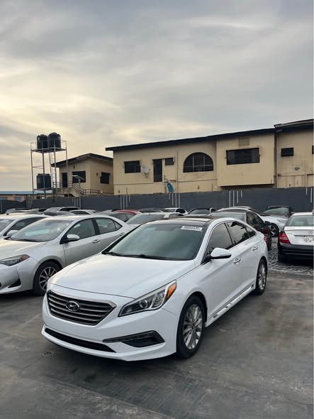 A picture of HYUNDAI SONATA 2016
