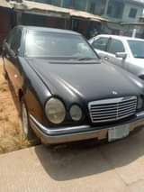 A picture of Manual gear benz E200 for sale engine and gear is