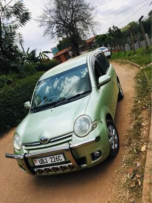 A picture of Toyota sienta