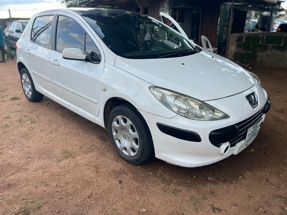 A picture of SUPER CLEAN PEUGEOT 307 2007 MODEL WITH COMPLETE ORIGINAL PAPERsS