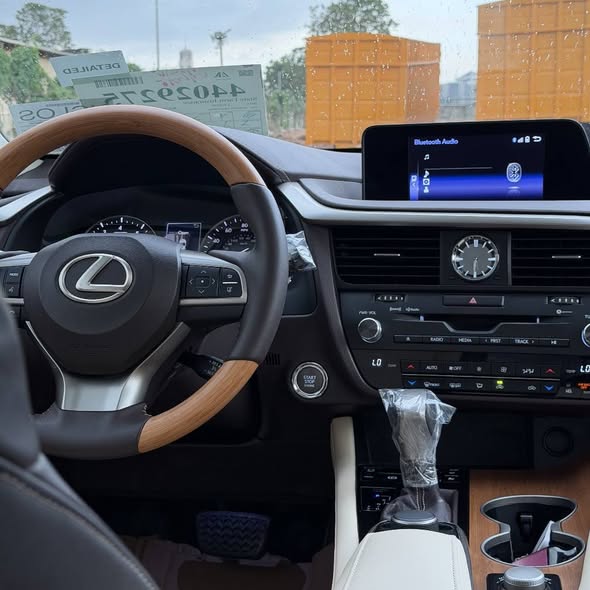 A picture of Foreign Used Lexus Rx350