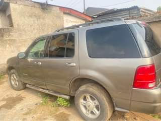 A picture of Ford Explorer 2004