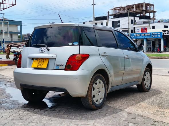 A picture of TOYOTA IST