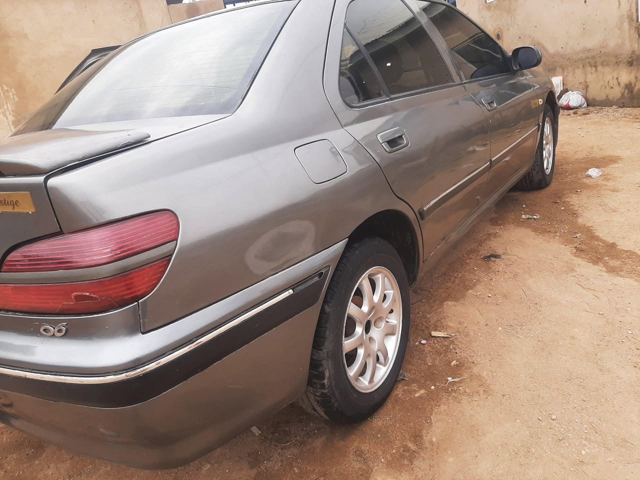 A picture of 2005 Puegot 406