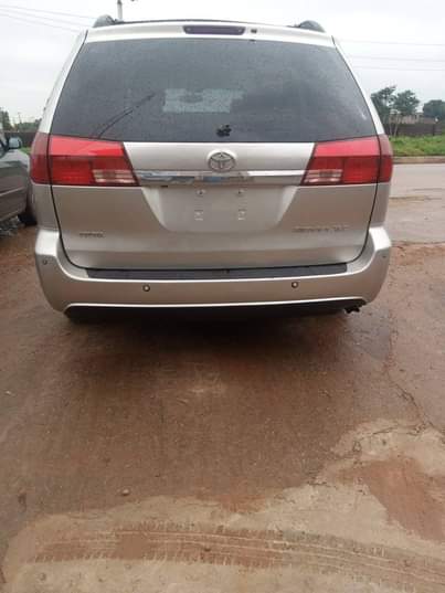 A picture of Neatly Used Toyota Sienna XLE 2005 Model With Untempered Engine