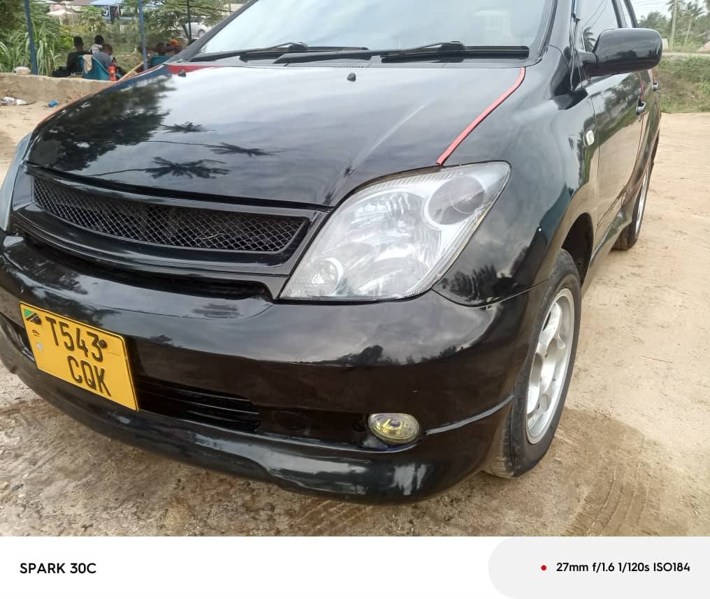 A picture of Toyota Ist 7 000 000 