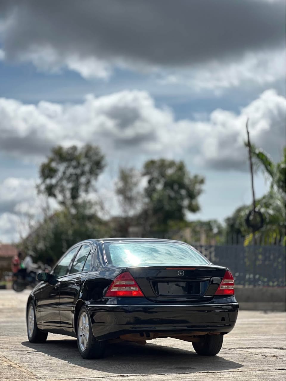 A picture of  GOOD DEAL FOR SALE SLIGHTLY USED MERCEDES BENZ C240