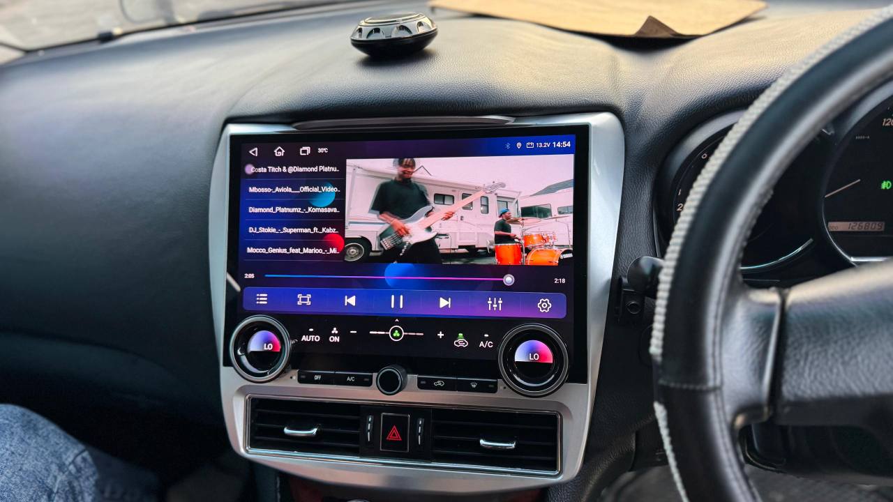 A picture of Toyota Harrier new