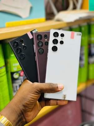 A picture of Samsung lovers