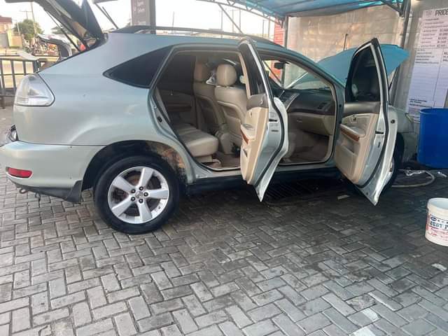 A picture of Neatly used Rx350 pure first body Tokunbo standard Grade first