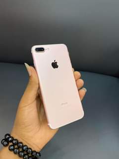 A picture of iPhone 7 used