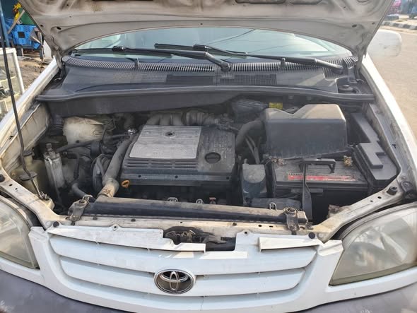 A picture of TOYOTA SIENNA OLD MODEL
