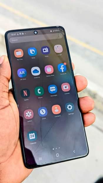 A picture of SAMSUNG GALAXY A71 128GB 190 000 tu