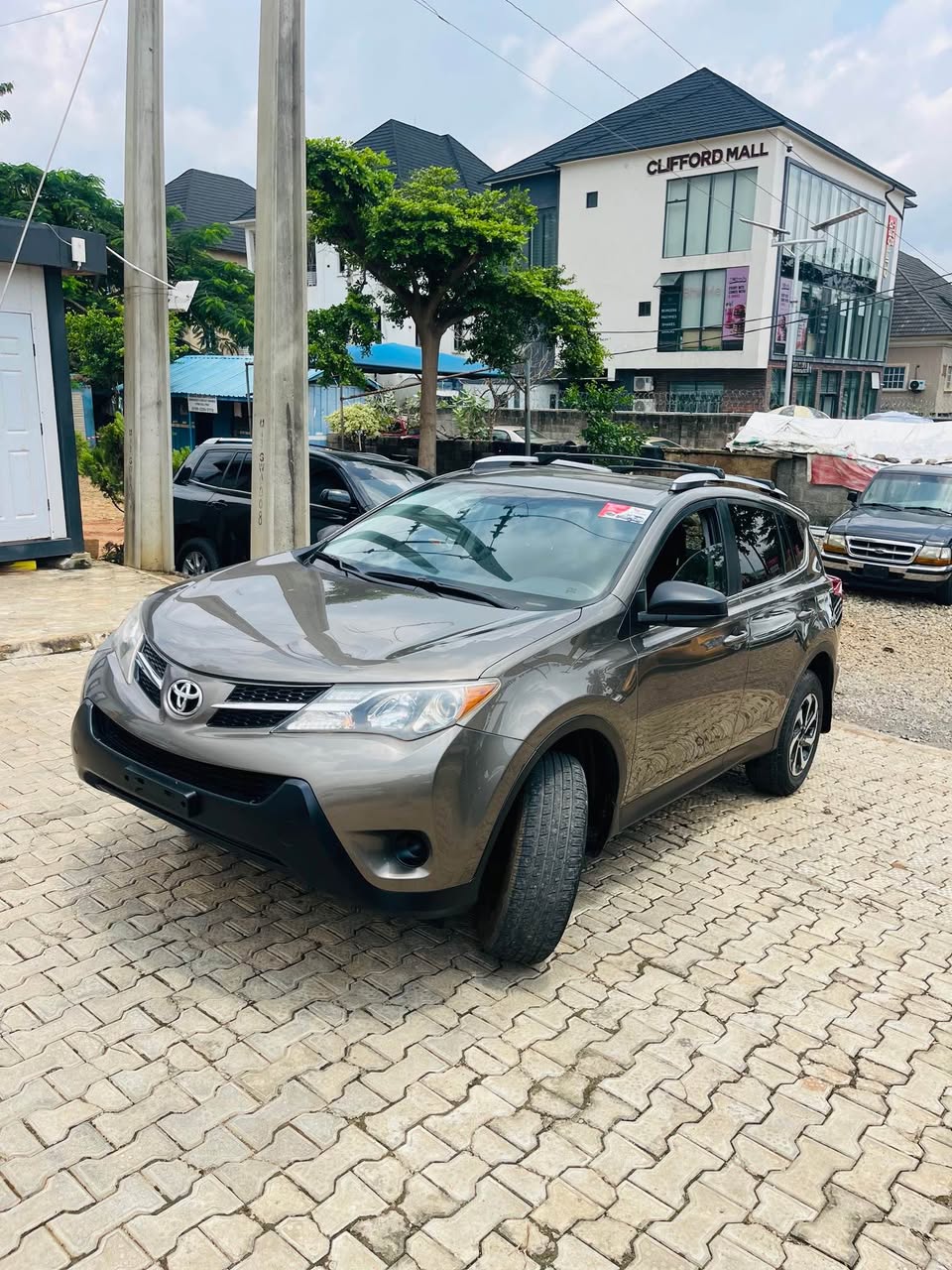 A picture of 2015 TOYOTA RAV4 LE AWD FAIRLY USED SUPER CLEAN KEY