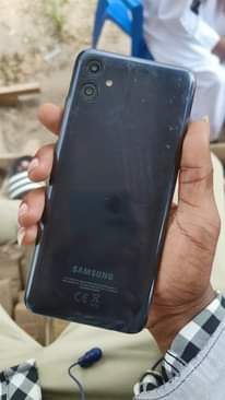 A picture of Samsung a04e