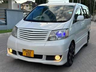A picture of Toyota Alphard Model 2004