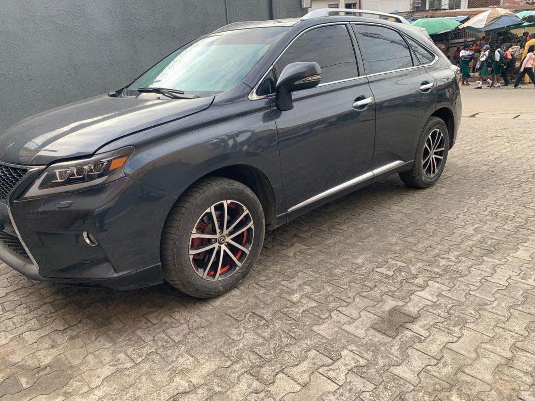 A picture of Lexus RX350 2011 model. No any fault . Firstbody first