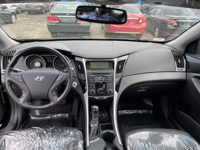 A picture of HYUNDAI SONATA 2012 SPECS FOREIGN USED KEYLESS FIRST BODY NEAT