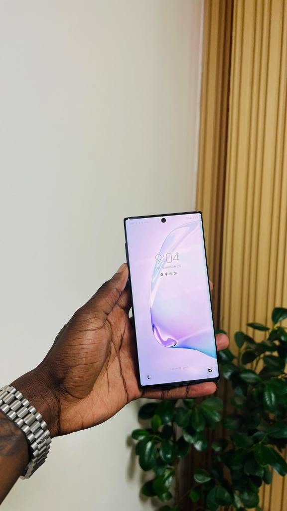 A picture of Samsung note 10 plus at 150k