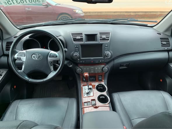 A picture of Foreign used 2012 Toyota Highlander limited full option