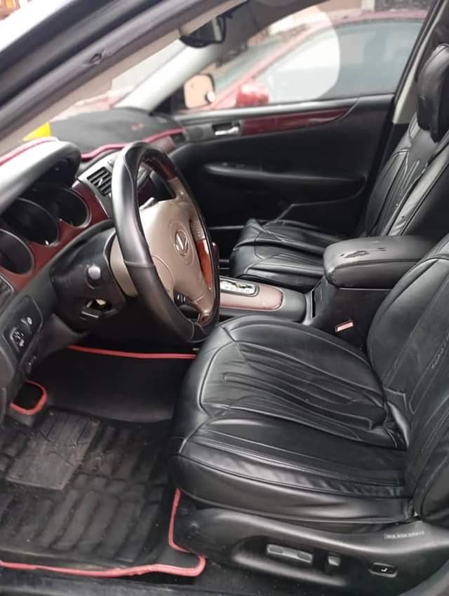 A picture of Lexus ES330