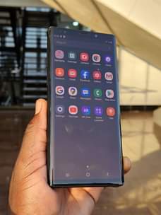 A picture of Samsung galaxy note 9 on quick sale with a simple