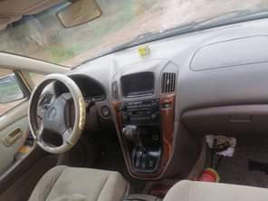 A picture of Lexus Rx300 engine gear Ac chilling extremely clean buy and