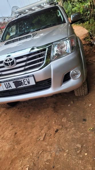 A picture of Hilux Vigo Automatic 78m 1KZ engine now cash needed