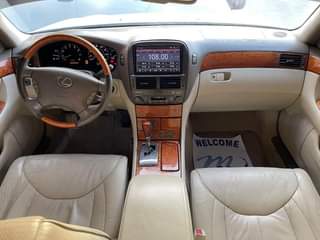 A picture of LEXUS. LS 430 Model 2005