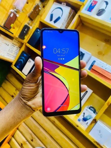 A picture of Samsung Galaxy a12 gb 64