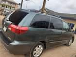 A picture of Toyota sienna XLE 2005 first body