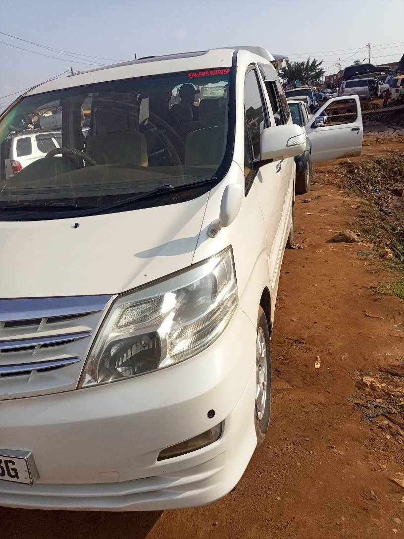 A picture of Toyota Alphard 2007