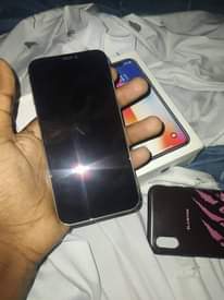 A picture of IPHONE X 256GB