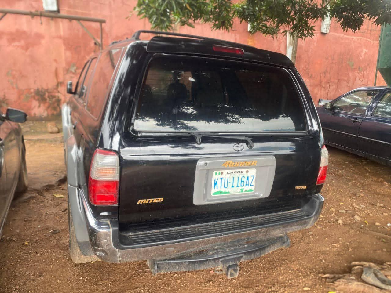 A picture of DISTRESS SALE 4 RUNNER JEEP